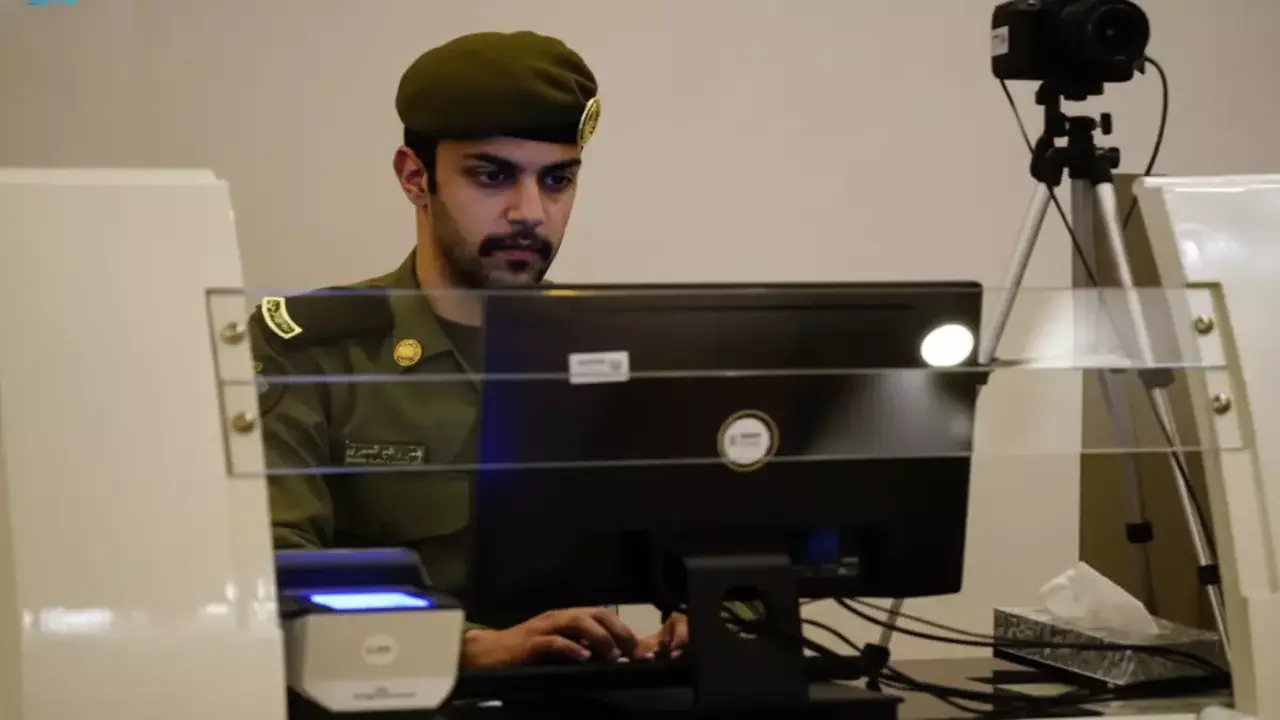 نظام “هوية مقيم” يعتمد قريبًا في السعودية ويحلّ مكان الإقامات التقليدية بالكامل